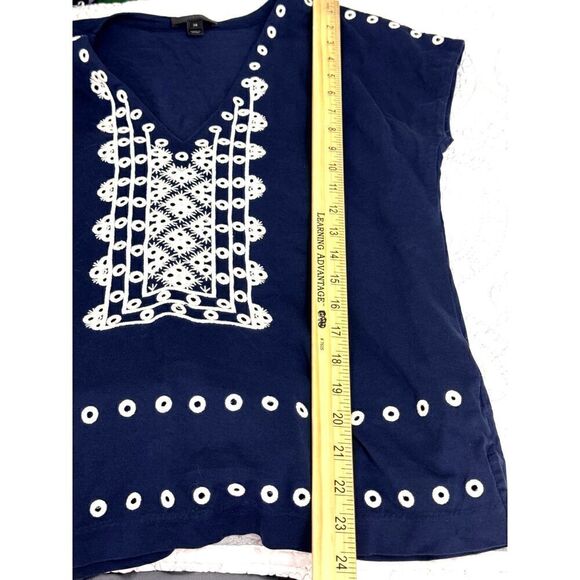 J. Crew Navy Blue Shirt with White Eyelet Embellishment Sz XS EUC // preppy // - Picture 7 of 9